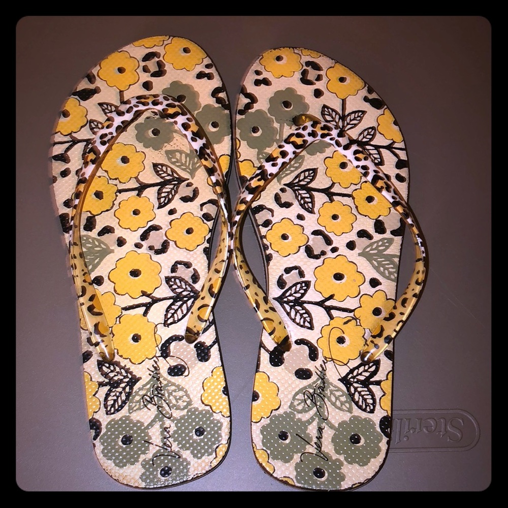 Vera Bradley flip flops